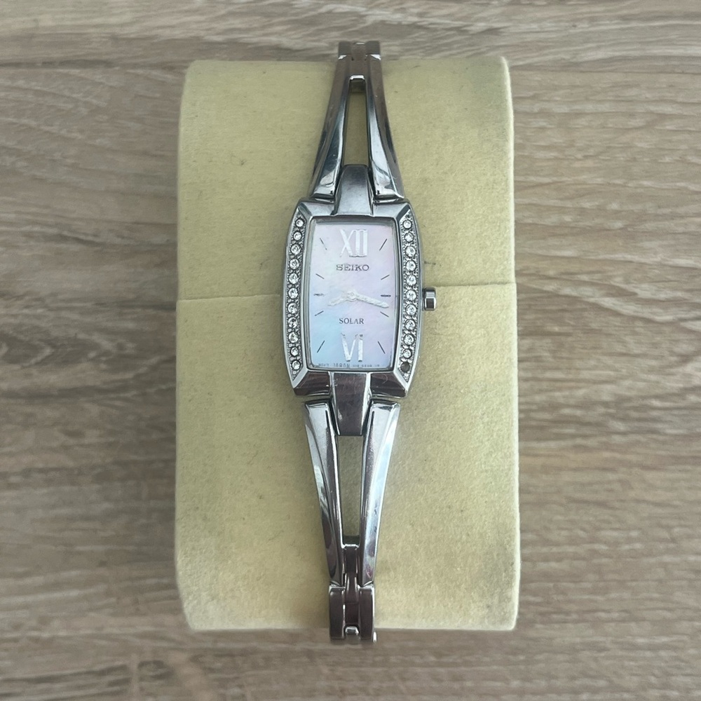 Seiko solar quartz watch mother of pearl dial diamond bezel WORKING CONDITION